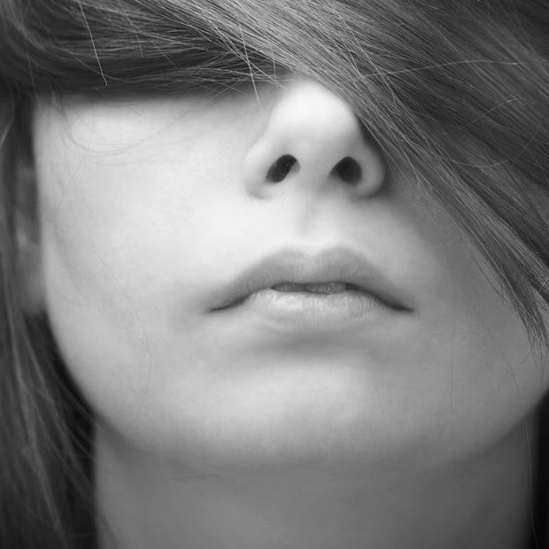Portrait noir et blanc de Maureen Peillon